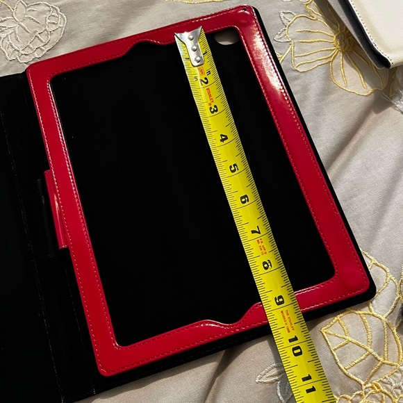 Cygnett Glam Leather Folio Case with Stand for iPad - Picture 4 of 8